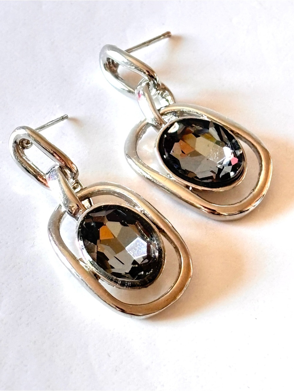 🌷5/25$ Silver metal pendant earrings and gray oval crystals
